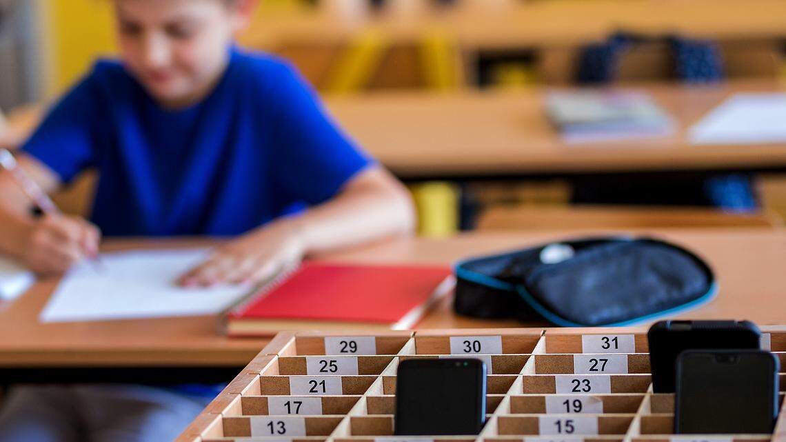 More WA schools are banning cellphones. What about in Tri-Cities