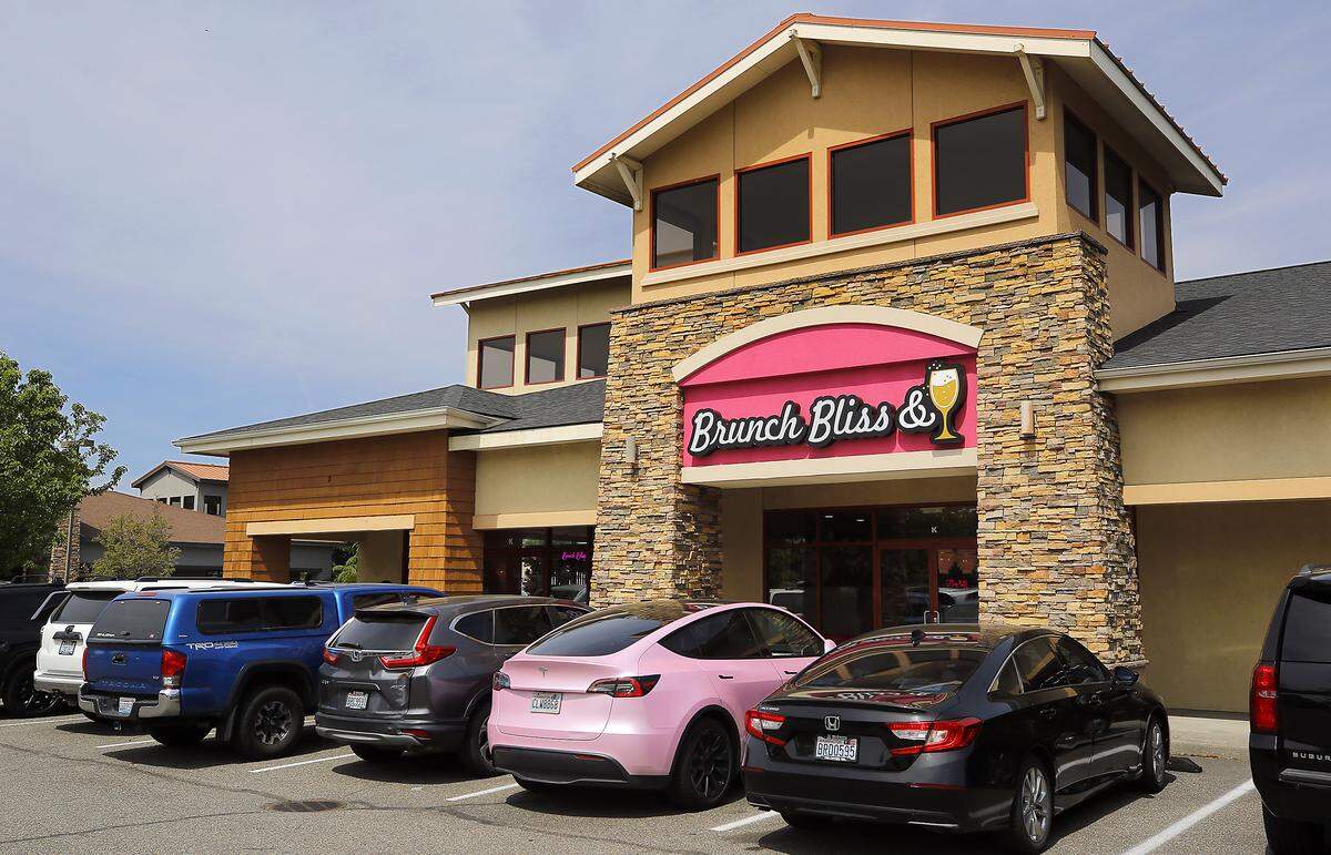 Brunch Bliss & Bubbles, a popular Yakima restaurant, is now open in the former Extreme Pita spot at 1360 N. Louisiana St., Suite K, in Kennewick.