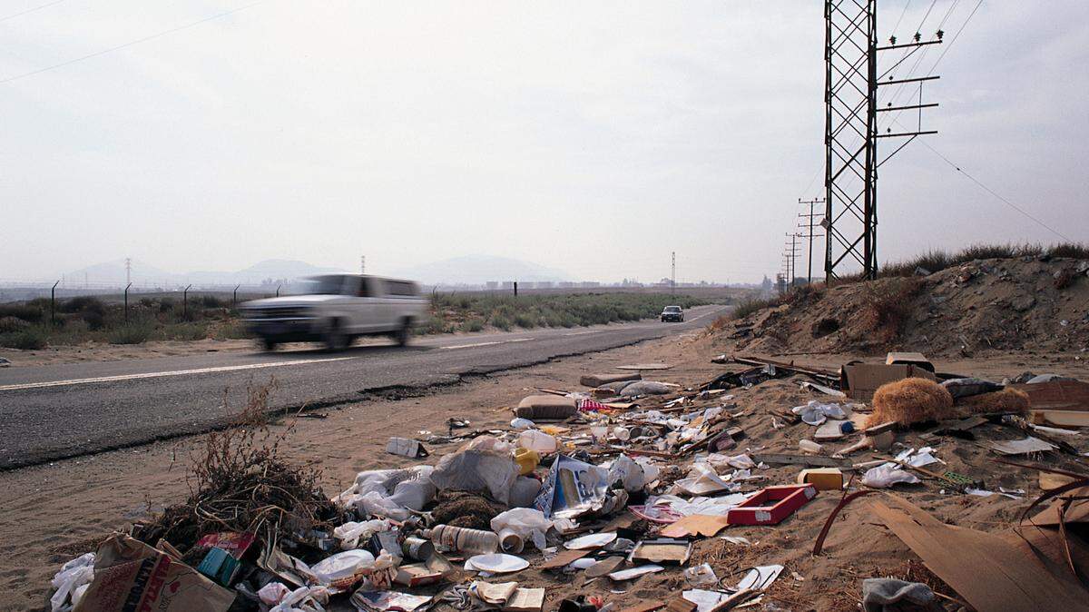Rep. Mark Klicker wants to raise the fine for littering in Washington state.