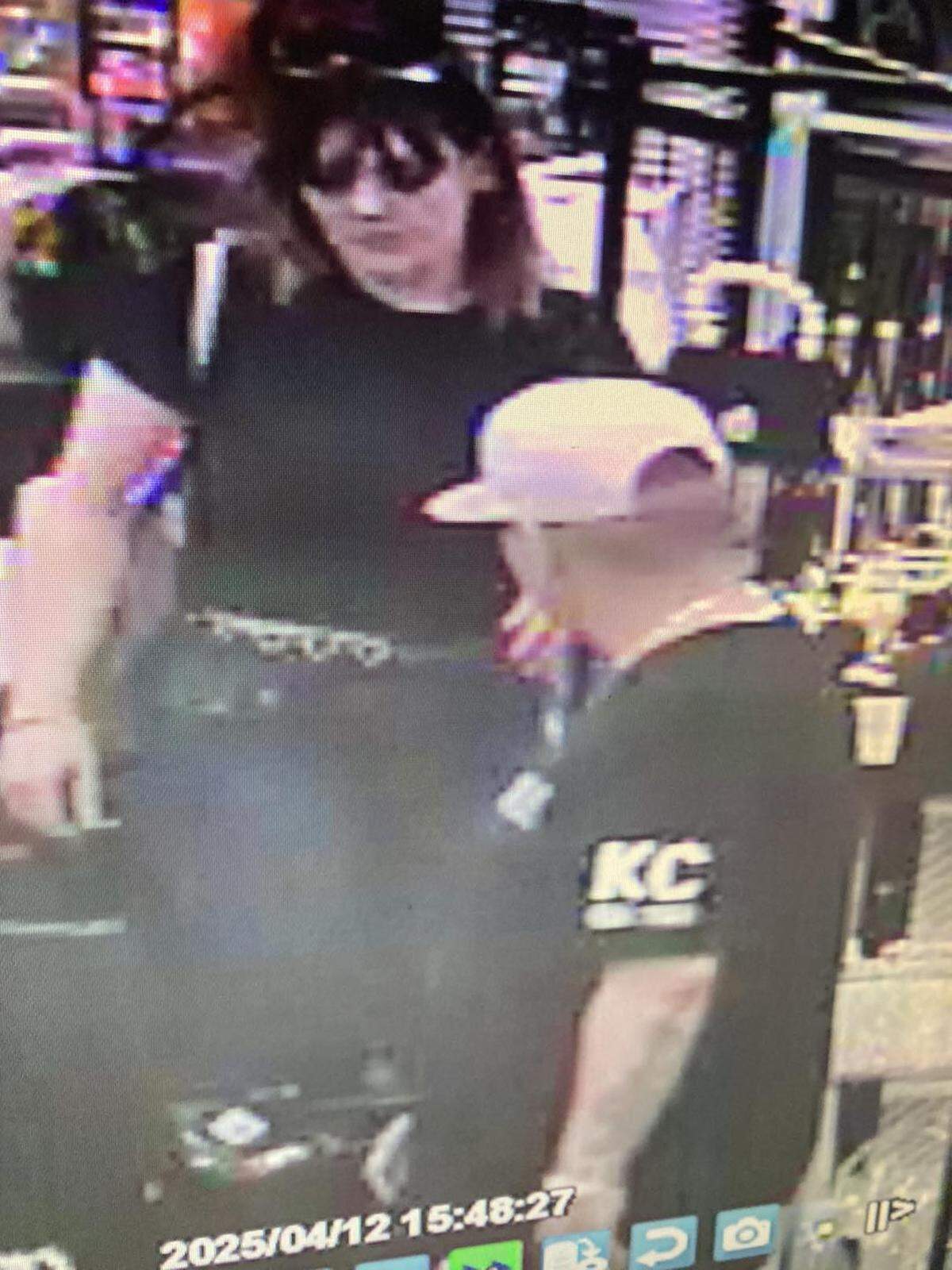 Kennewick police are looking for a man who allegedly directed children to load up items into a cart before they ran out with the items.