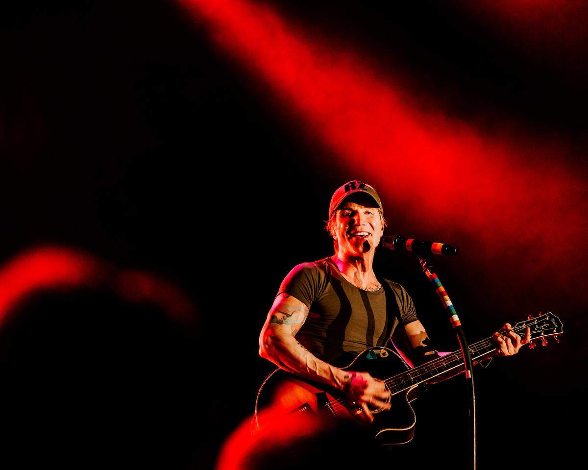 The Goo Goo Dolls have been staple on alternative radio waves for nearly four decades now with their iconic acoustic guitar-driven, rock-pop fusion.