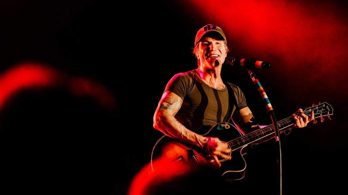 The Goo Goo Dolls have been staple on alternative radio waves for nearly four decades now with their iconic acoustic guitar-driven, rock-pop fusion. They hold the all-time radio record for “Most Top 10 Singles.”