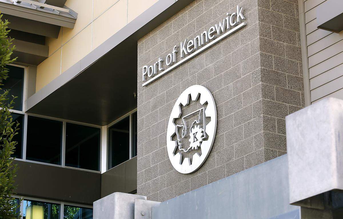 The port district promotes job growth through development projects such as Vista Field and its wine-oriented development near the cable bridge.