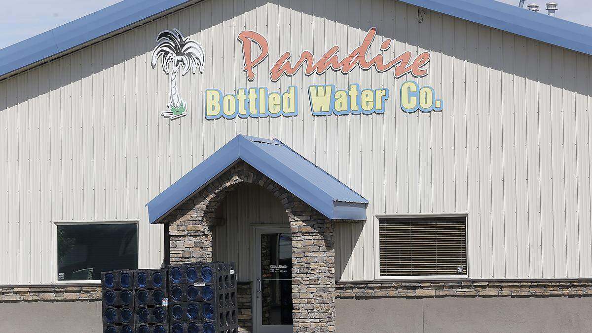 Kennewick’s Columbia Industries has agreed to purchase Paradise Bottled Water Co., at at 6202 W. Deschutes Ave. in Kennewick, from father-son owners Rick and Jordan Hays.