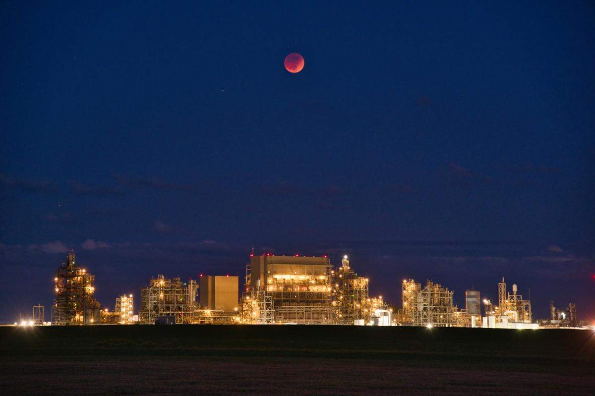 Kevin Roylance of Moses Lake shared his photos from Sunday night’s “Blood Moon” lunar eclipse over the REC Silicon in Moses Lake. The Moon entered the Earth’s shadow, darkening it and causing it to glow a reddish brown.