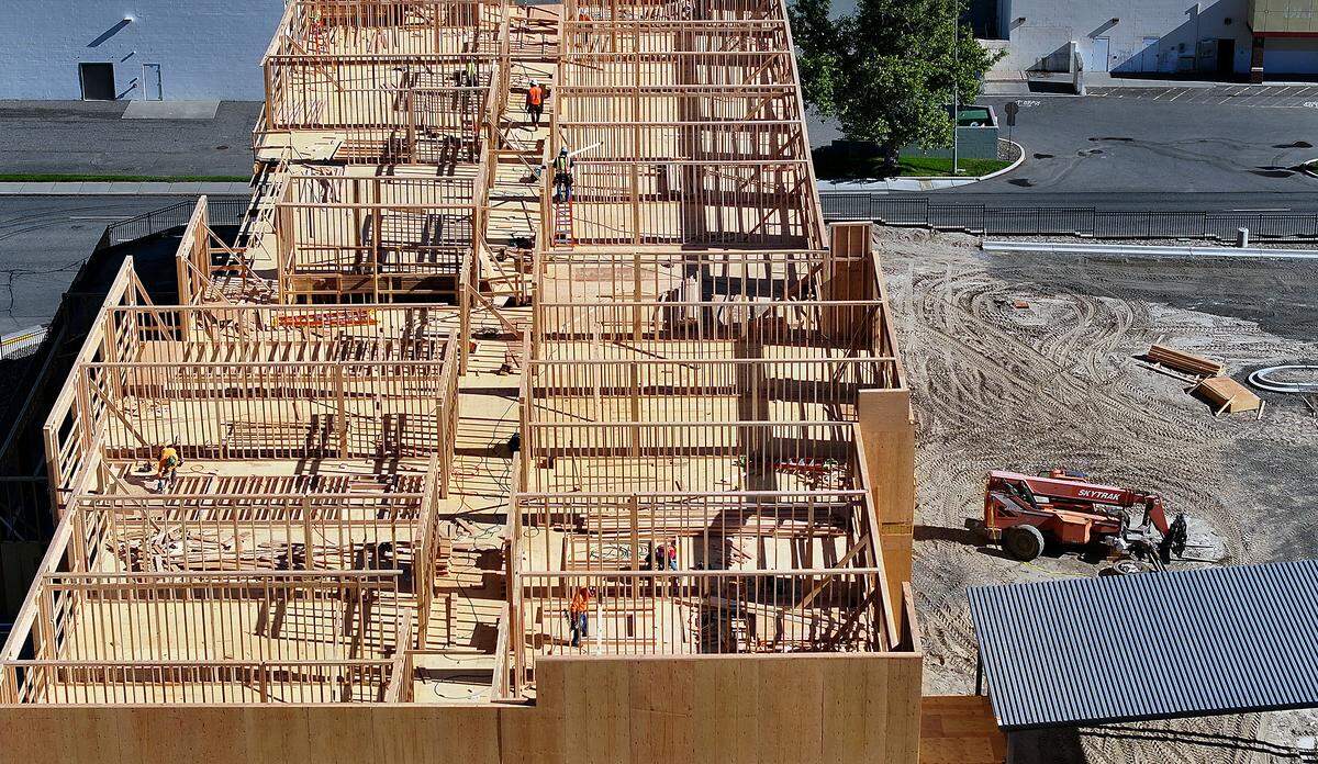 Construction crews are preparing for the foundation of a new four-story Holiday Inn Express at 7715 W. Quinault Ave. in Kennewick. 