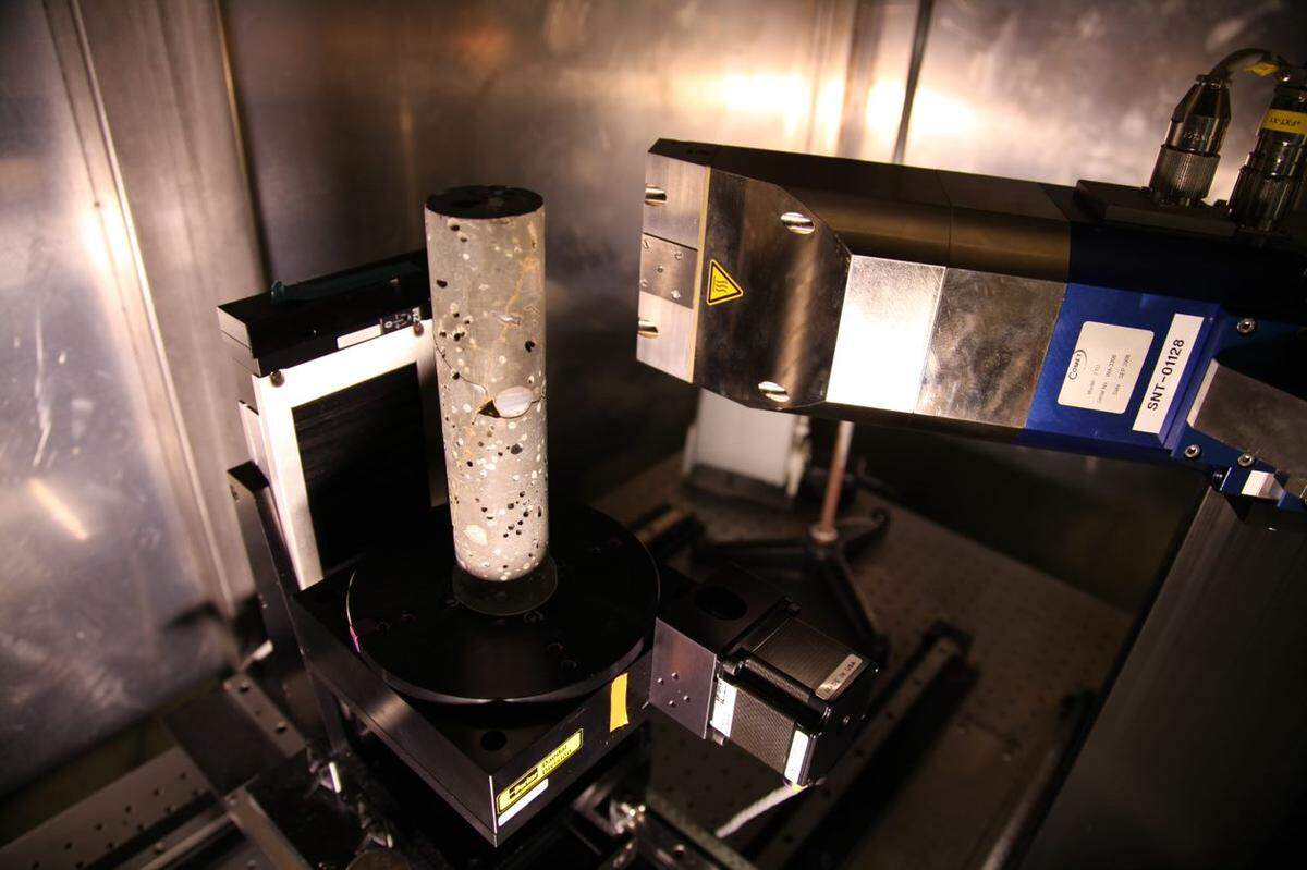 Studying basalt cores drilled from a first-of-its-kind field demonstration, PNNL researchers showed that supercritical carbon dioxide (a liquid) injected deep into basalt had turned into a solid.