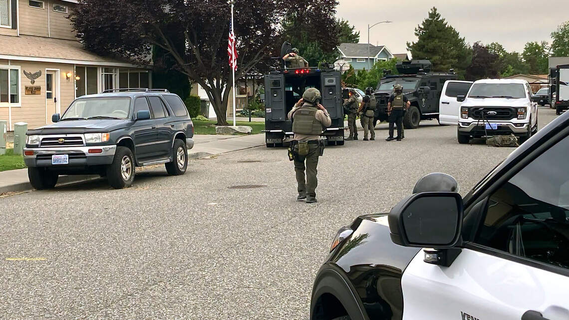 33-year-old man arrested after 5-hour Kennewick SWAT standoff