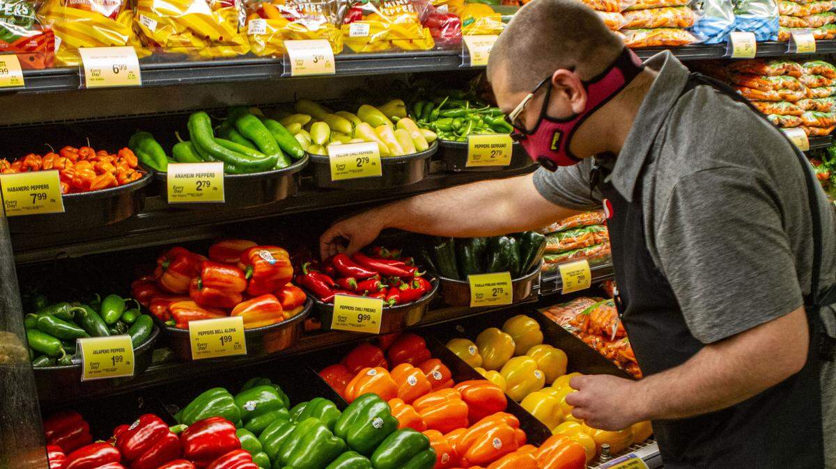 The Bellingham Herald compares the price of food staples online at local stores to identify where prices are lowest.