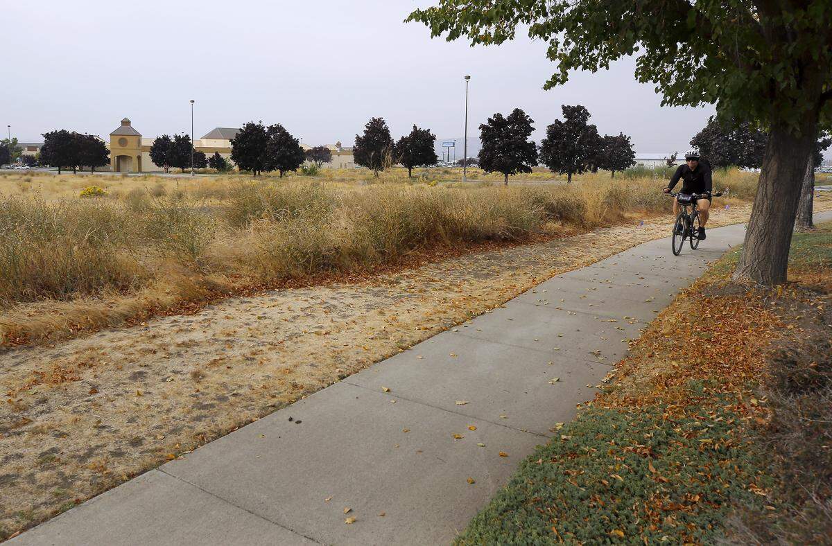The city of Pasco is considering a building application for a convenience store, fueling station and car wash near the intersection with Sandifur Parkway. 