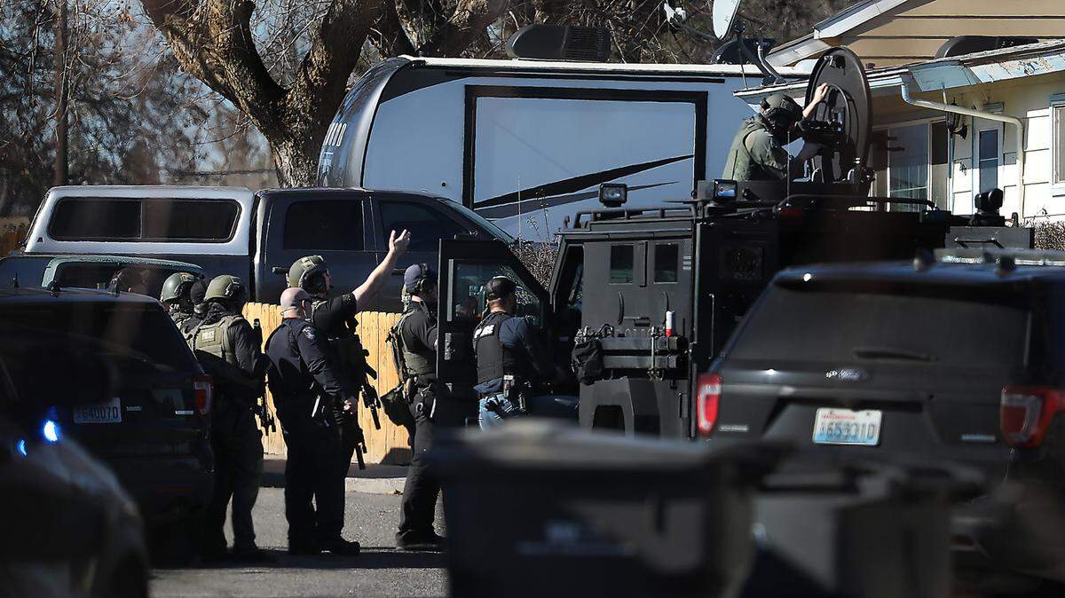 Tri-City Regional SWAT members attempted to end a standoff in a neighborhood near a Kennewick elementary school.