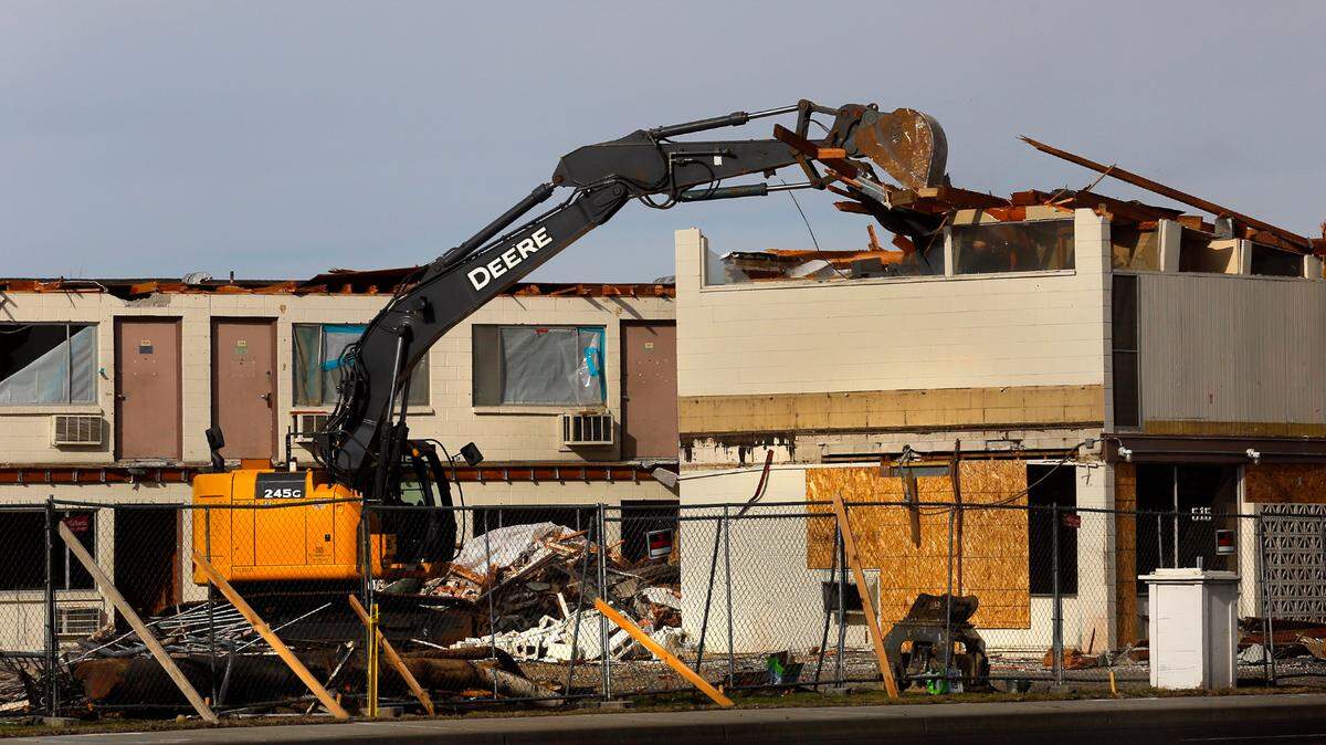 Woodinville-based Construction Group International has started tearing down the old Economy Inn at 515 George Washington Way. The Richland City Council spent $1.2 million to buy the closed motel and is clearing it for a possible future fire station.