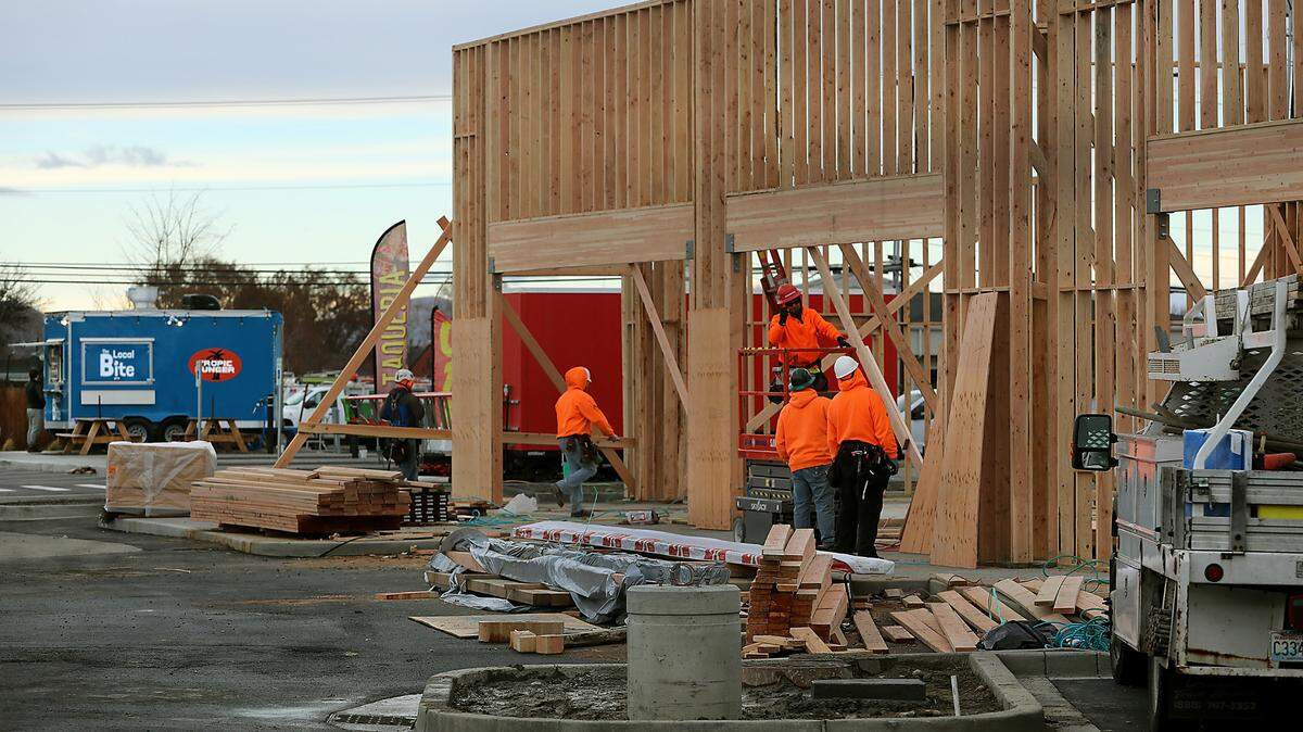 What’s being built there? Hawaiian restaurant + New peach orchard subdivision + more