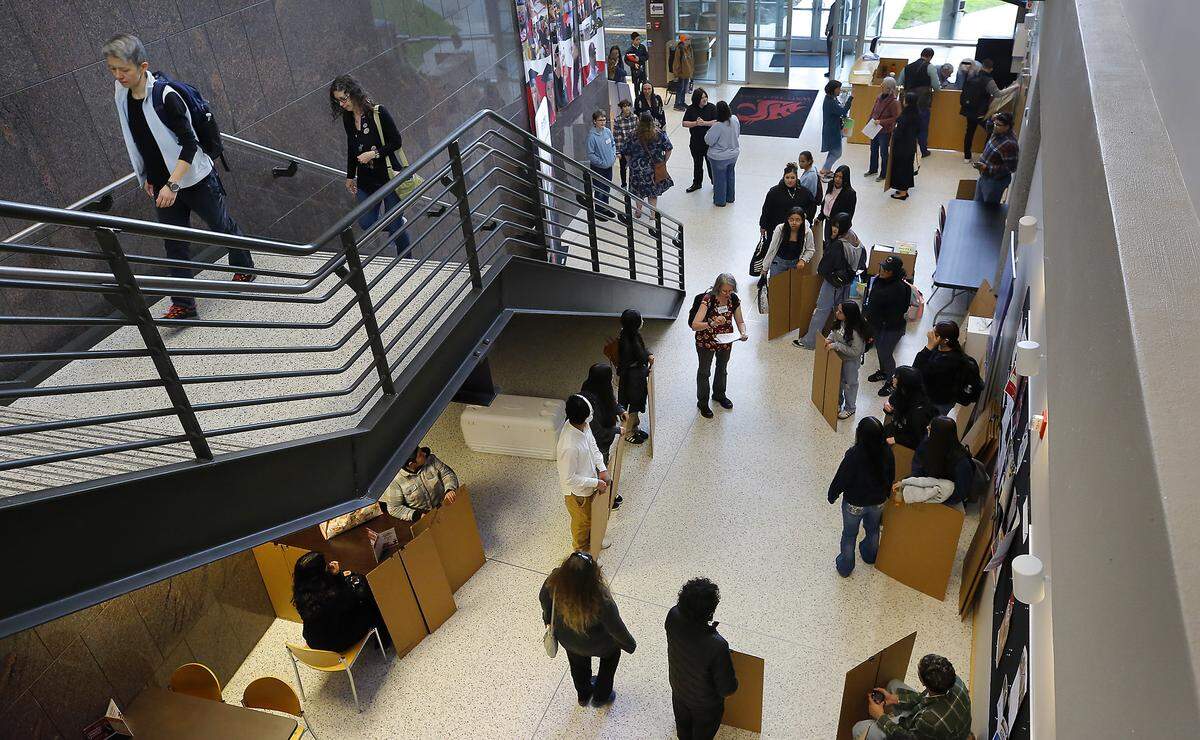 Students, teachers and judges arrive early Thursday morning for 71st annual Mid-Columbia Regional Science & Engineering Fair held at the campus of WSU Tri-Cities in Richland. 