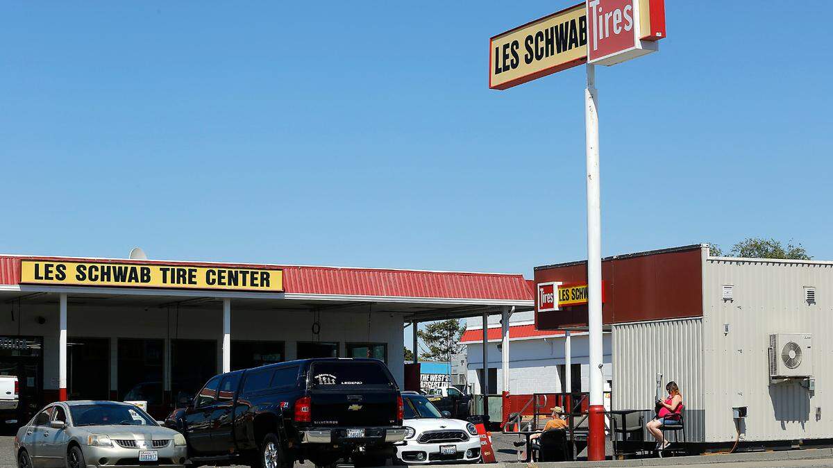 Les Schwab Tire Center on West Clearwater Avenue in Kennewick is undergoing a $1.3 million makeover. The company installed a temporary building to help customers while the interior is being gutted and remodeled, a company employee told the Herald. The vehicle bays are being moved to the east side of the building and will be enclosed. The facility also will be painted and parking will be added. The project at 4110 W. Clearwater is scheduled to be finished by the fall.