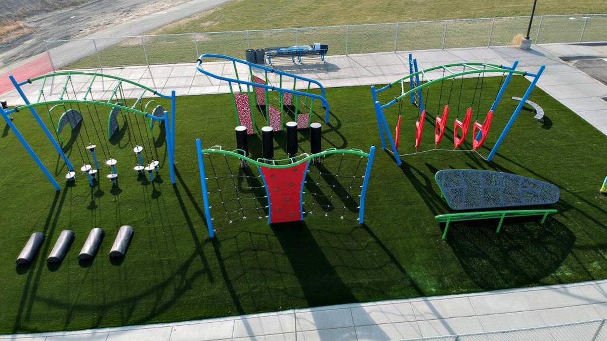 Kennewick Parks and Recreation has built a Ninja Warrior-style obstacle course in cooperation with Desert Hills Middle School.