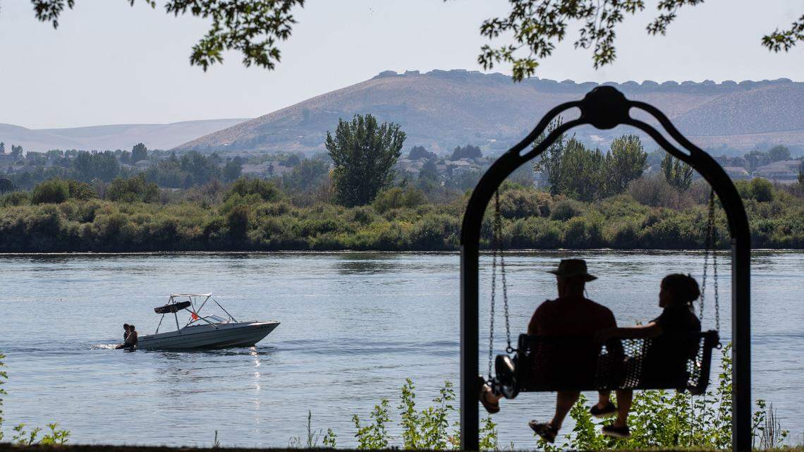 Budget-friendly date ideas in Tri-Cities? Live music, wine tasting and more