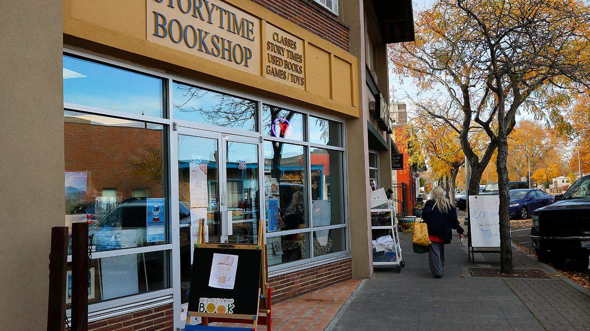 Tri-Cities shoppers should look beyond online mega-retailers and shop at small local businesses to boost the economy and help the environment. The Storytime Bookshop and Events recently opened in downtown Kennewick.