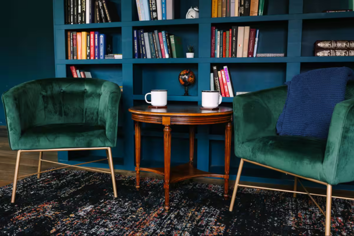 Photo from the “The Study - An Ode to Literature” Kennewick Airbnb listing.