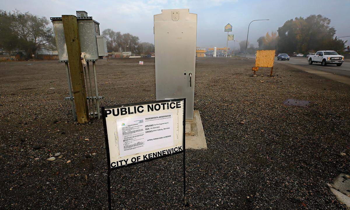 A new 6,200-square-foot car wash with vacuum stations is coming to Highway 395 and West 7th Avenue.