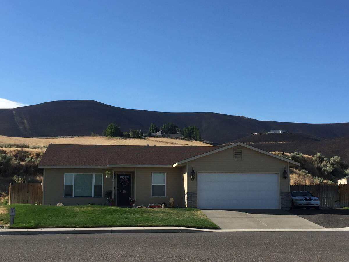 A 2,500-acre wildfire threatened homes Wednesday night near Prosser.
