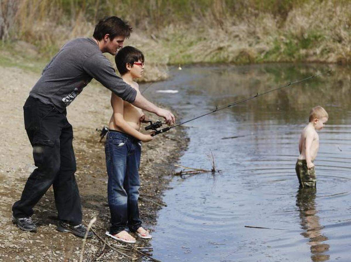 No fishing license will be required to catch many species on Washington’s free fishing weekend, June 7-8, 2025. Parking also will be free with no Discover Pass required on most state land.