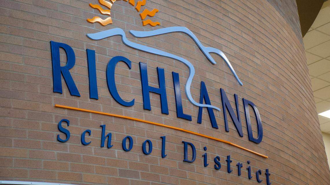 Criticized Richland school superintendent is stepping down