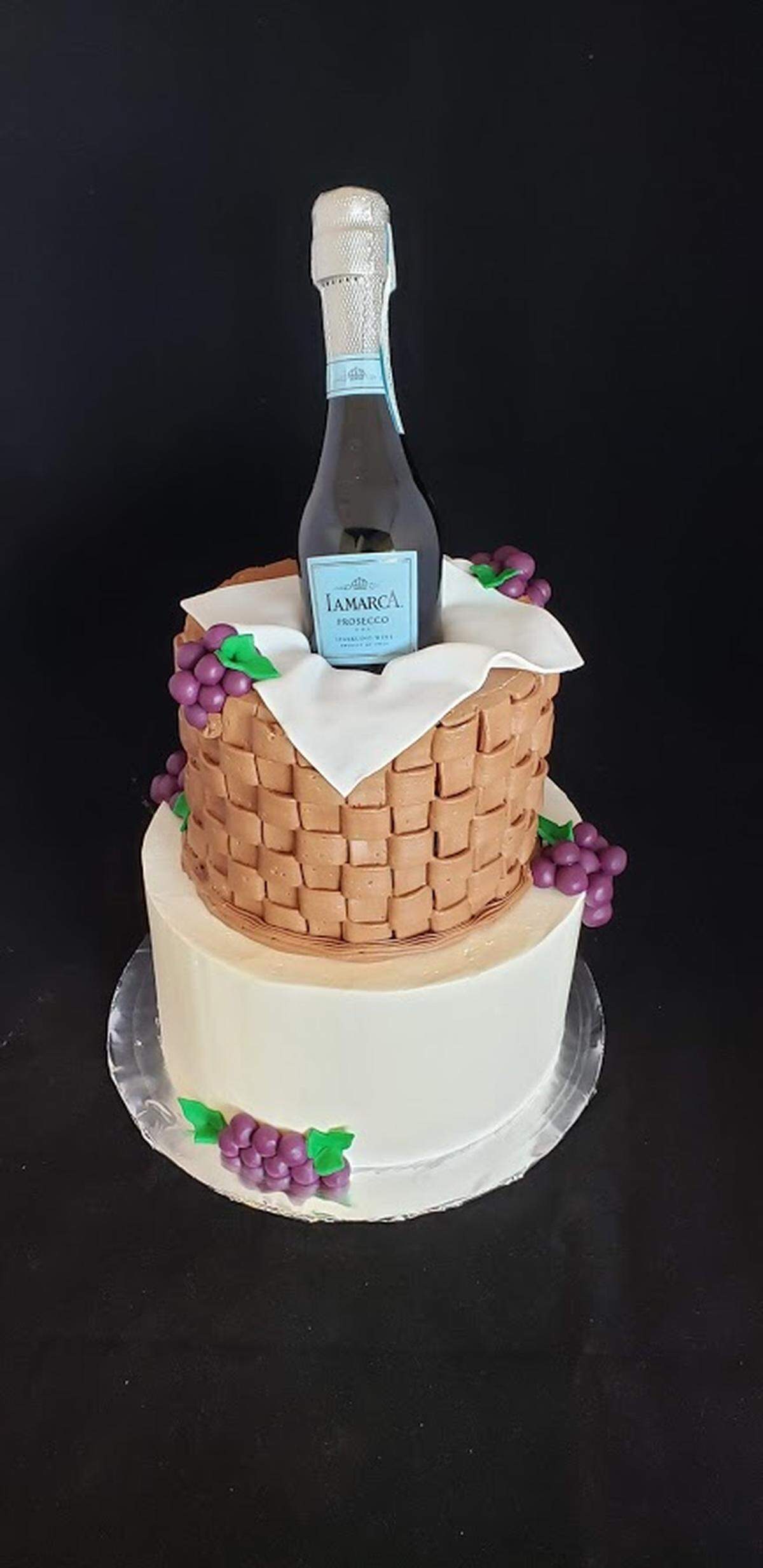 Custom picnic basket themed cake by tsp BakeShop