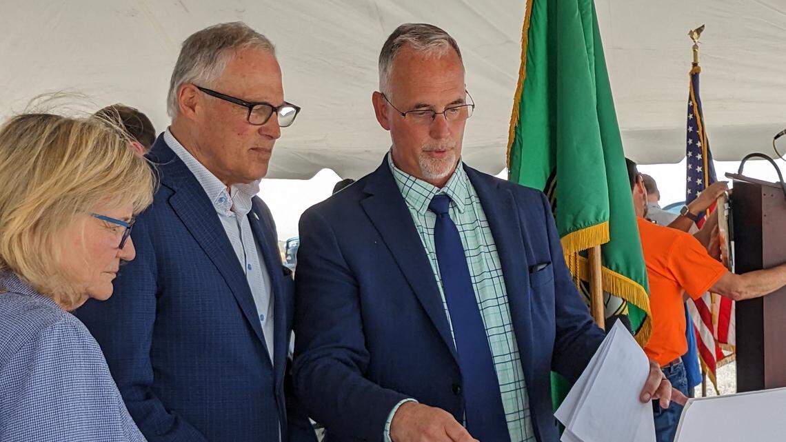 Pasco public works director Steve Worley shows Washington Gov. Jay Inslee and First Spouse Trudi Inslee a rendering of the upgraded and expanded process water reuse facility at a press event Friday, May 19. The 18-month project will help the city turn wasterwater from food producers into clean water and energy.