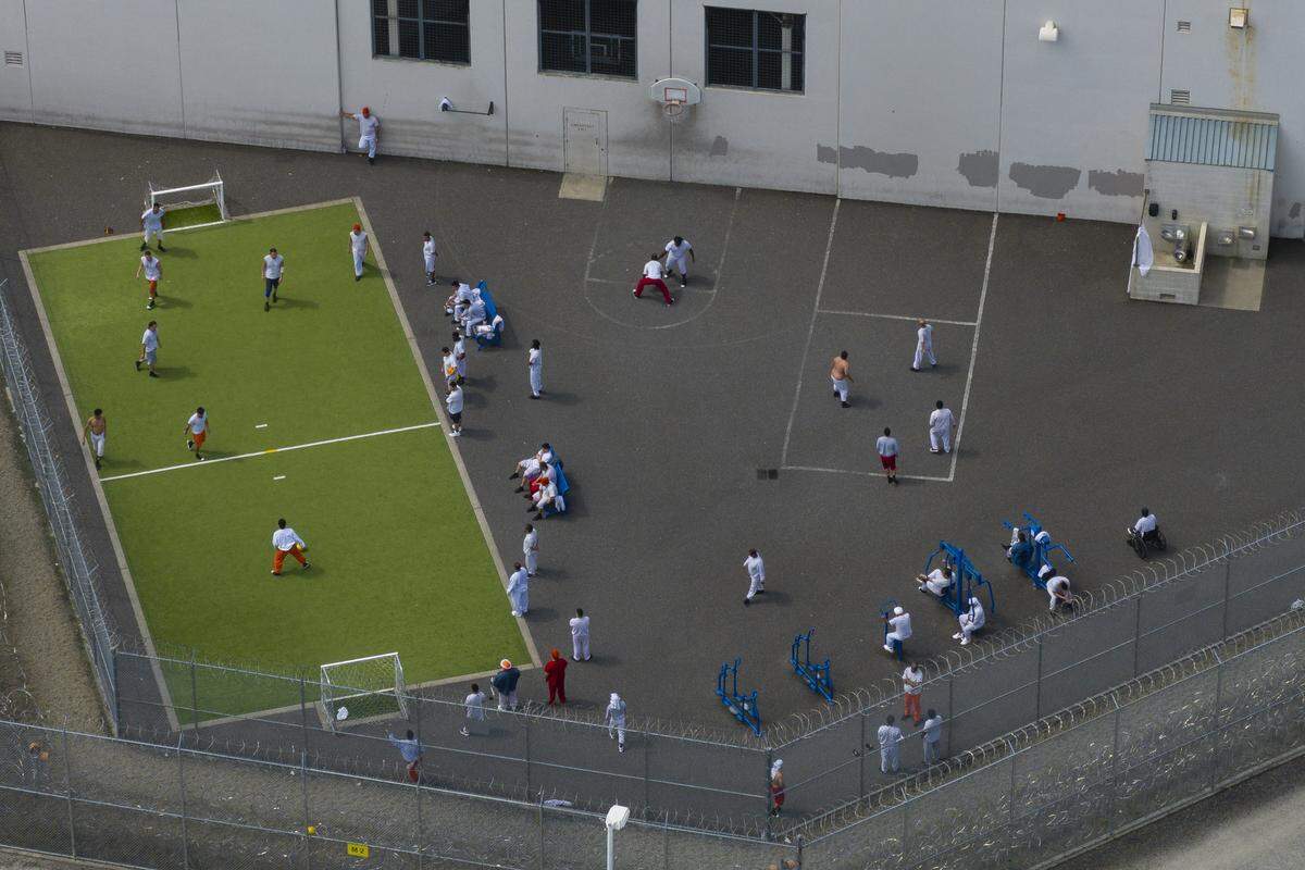 An aerial view of detainees exercising in an outdoor recreation area at the Northwest ICE Processing Center on May 2, 2025 in Tacoma, Washington. (Photo by David Ryder/Getty Images)