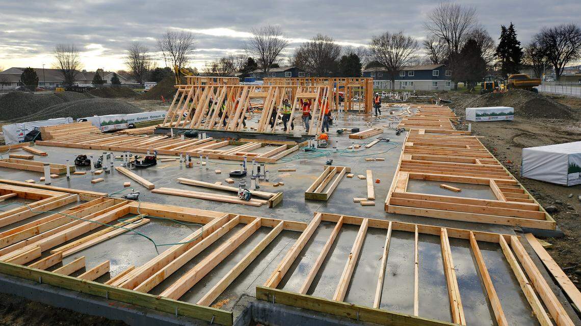 What’s being built there? Coffee at Queensgate, credit union rising in Pasco
