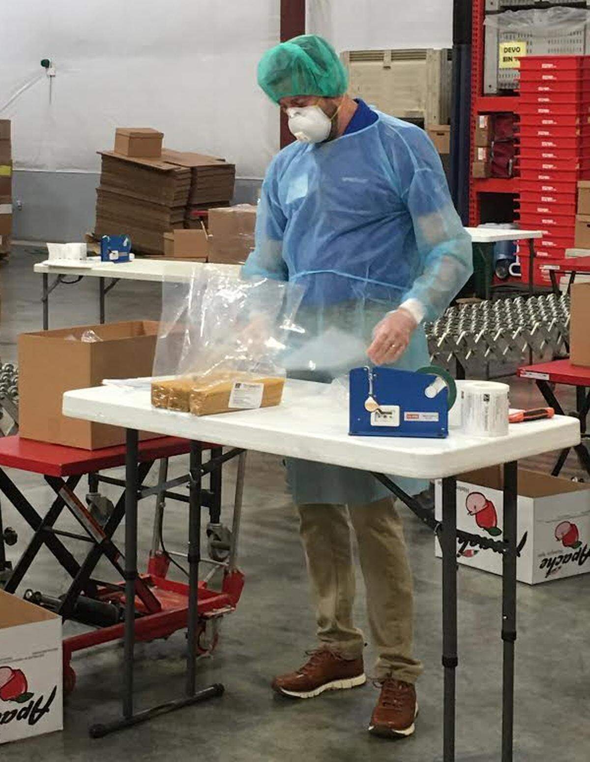 Amentum’s Gene Nemeth packages spaghetti at Second Harvest.