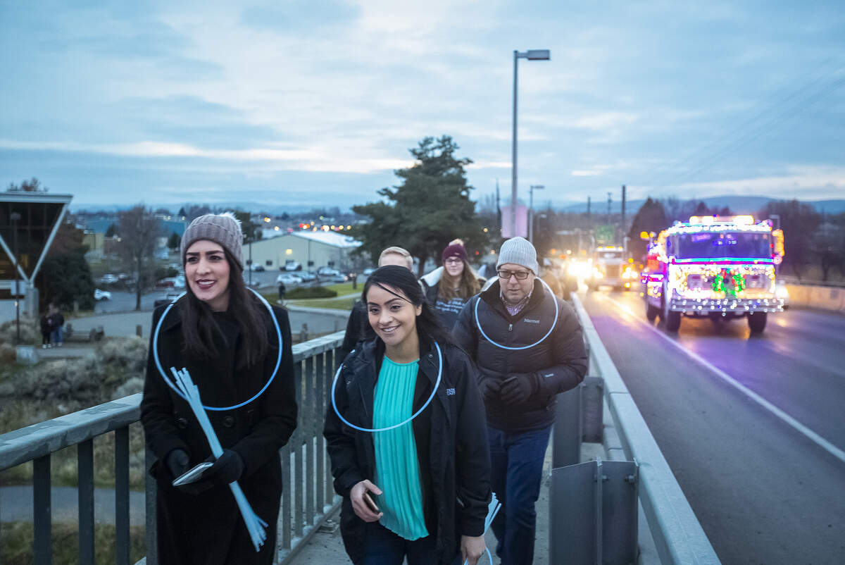 A few hundred citizens, police officers and community advocates recently walked over the cable bridge with glow sticks during a Shine the Light on Human Trafficking Walk. The event organized started with a rally and finished with the walk to recognize National Human Trafficking Awareness Day.
