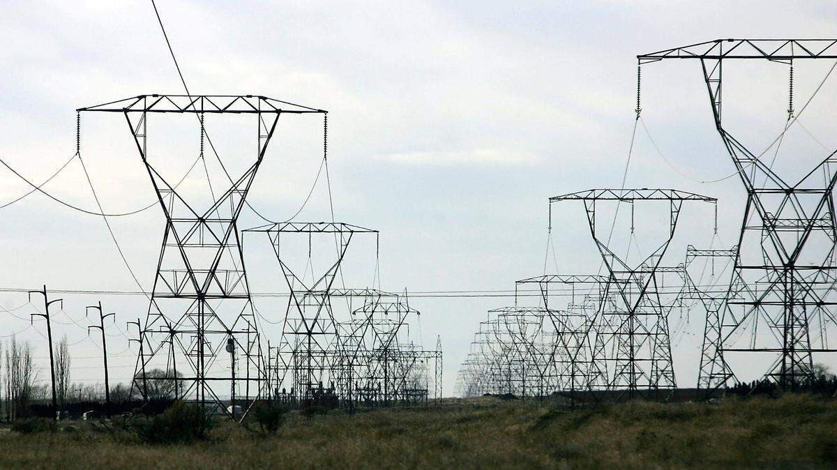 A Bonneville Power Administration’s 75-mile-long high-voltage power line near Paterson that was completed in late 2011.