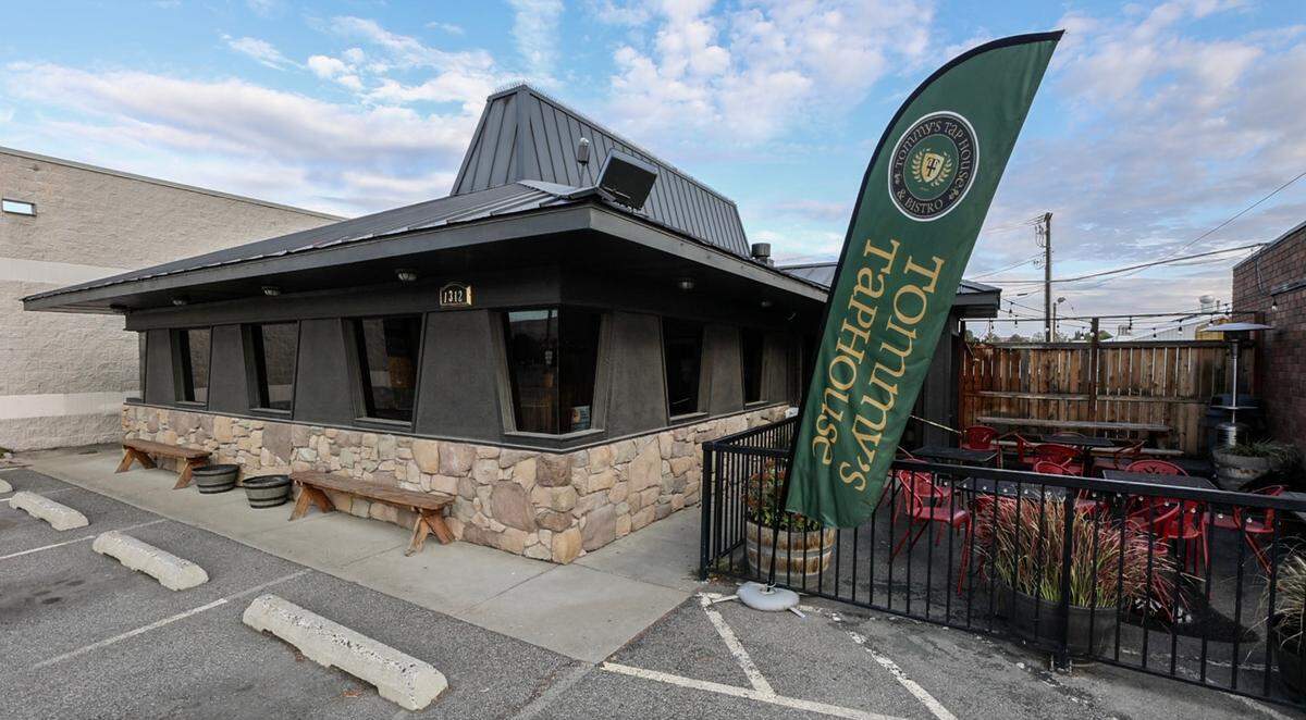A fire broke out in the kitchen of Tommy’s Tap House and Bistro late Thursday.
