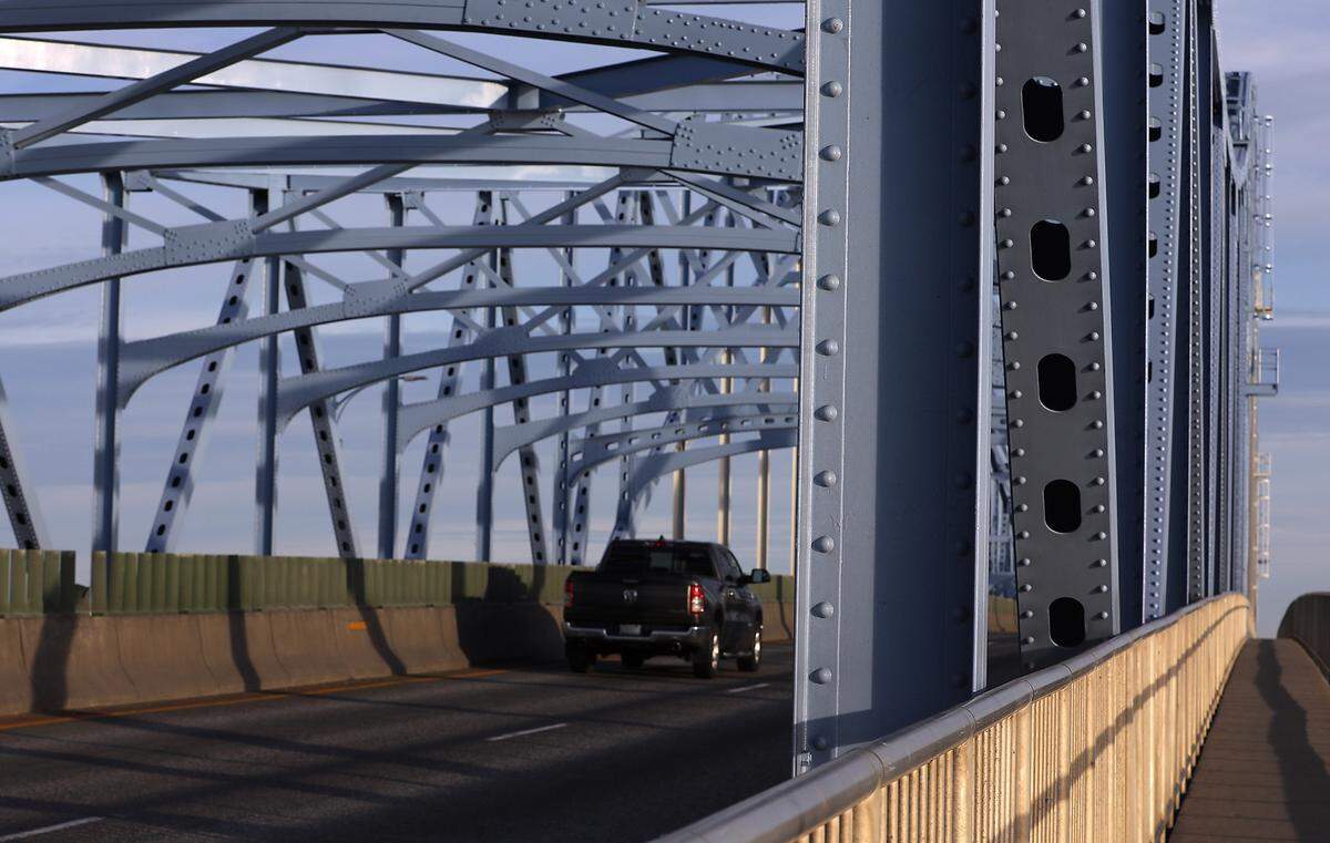 The Tri-Cities’ busiest Columbia River span, the blue bridge, is nearly done with $33.5 million paint job that started in January. The painting project didn’t alter the blue bridge’s famous color, but it did snarl traffic for nearly a full year.