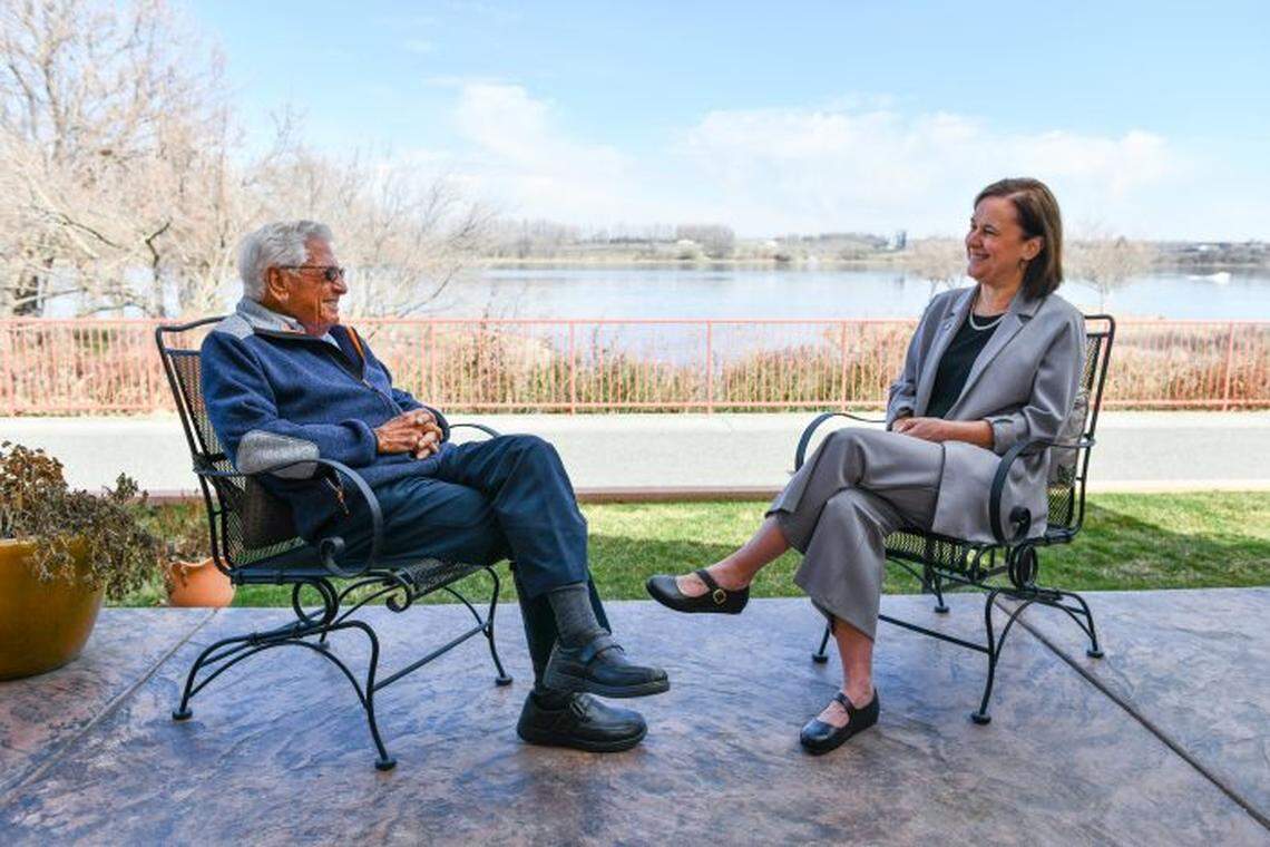 Bob Ferguson and Sandra Haynes, Washington State University Tri-Cities chancellor, discuss Ferguson’s $500,000 donation for an endowed faculty position in energy and environment.