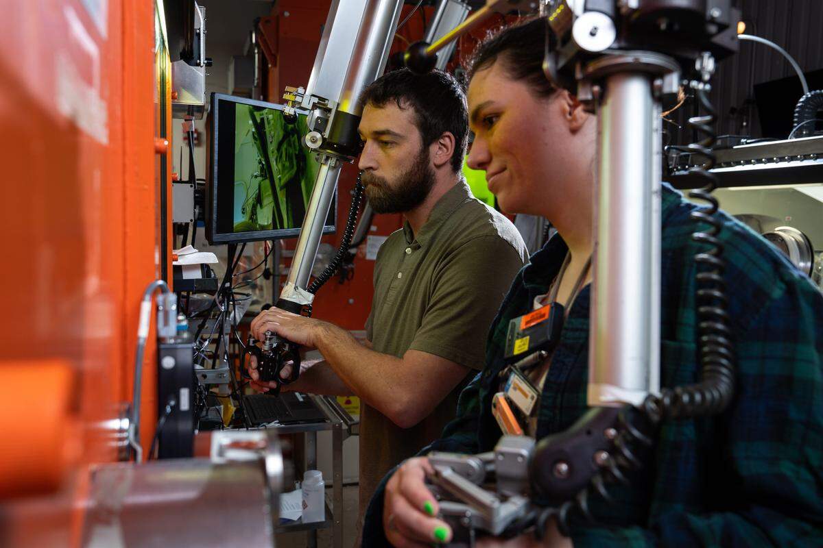Jared Van Laethem and Tamra Neish, nuclear operations technicians, are among the PNNL researchers using a PNNL-developed process to recover, purify and dispense radium-226 from obsolete brachytherapy sources.