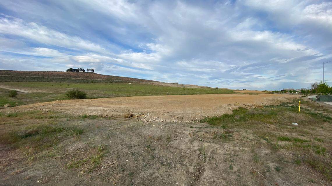 Planning commission votes on contentious Tri-Cities hilltop hotel and condo proposal