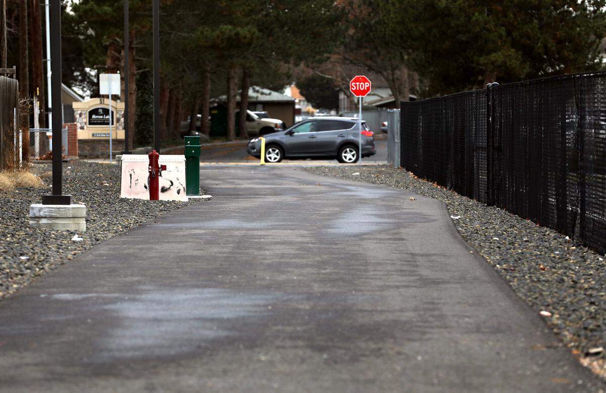 KID paved walking path begins/ends on Edison Street near Edison Elementary School in Kennewick.