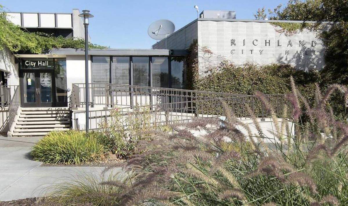 Old Richland City Hall is being torn down after a new city hall was built nearby.