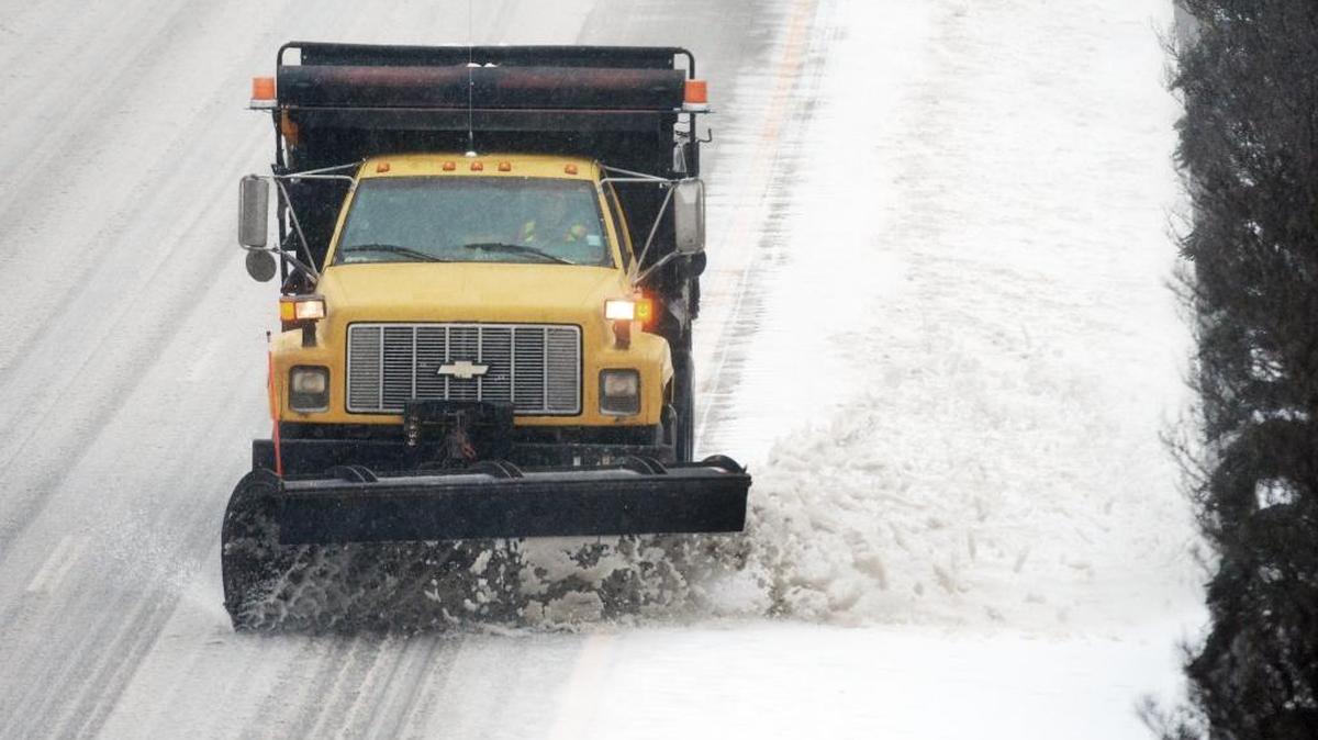 Travelers should expect snow on I-90 at Snoqualmie Pass this weekend. 