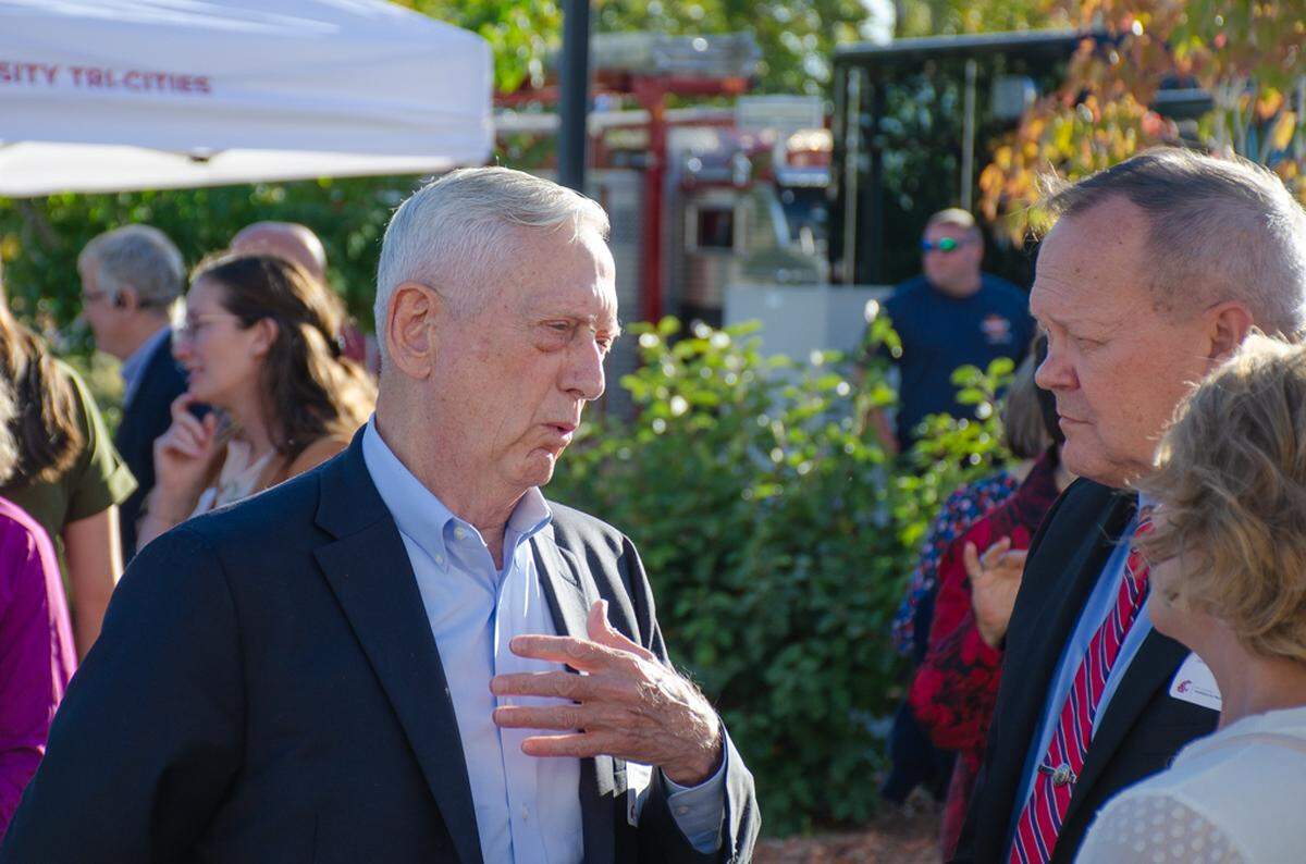 Retired U.S. Secretary of Defense Jim Mattis, left, speaks with state Sen. Matt Boehnke, right, on Oct. 2, during the open house for WSU’s new Institute for NW Energy Futures in Richland, Wash.