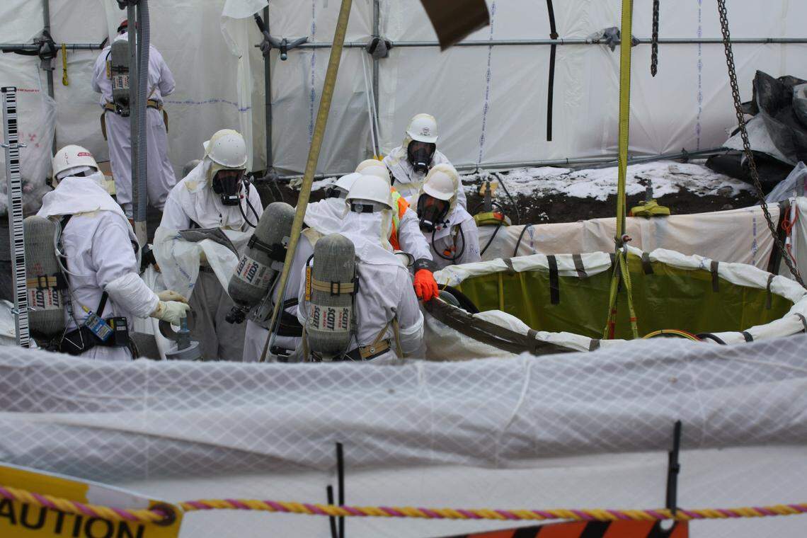 Hanford nuclear reservation workers prepare to remove radioactive waste from a leak-prone underground tank.