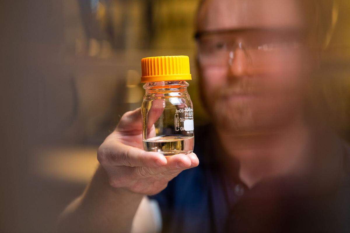 Laboratory Fellow David Heldebrant and his colleagues discovered how the underlying chemical structure of a PNNL-developed solvent could enhance its ability to capture carbon dioxide.