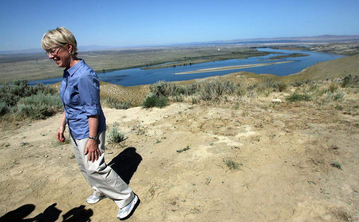 Sen. Patty Murray, D-Wash., walks along the White Bluffs overlook in 2010, when she and other congressional representatives and local leaders gathered to commemorate the 10th anniversary of the creation of the Hanford Reach National Monument.