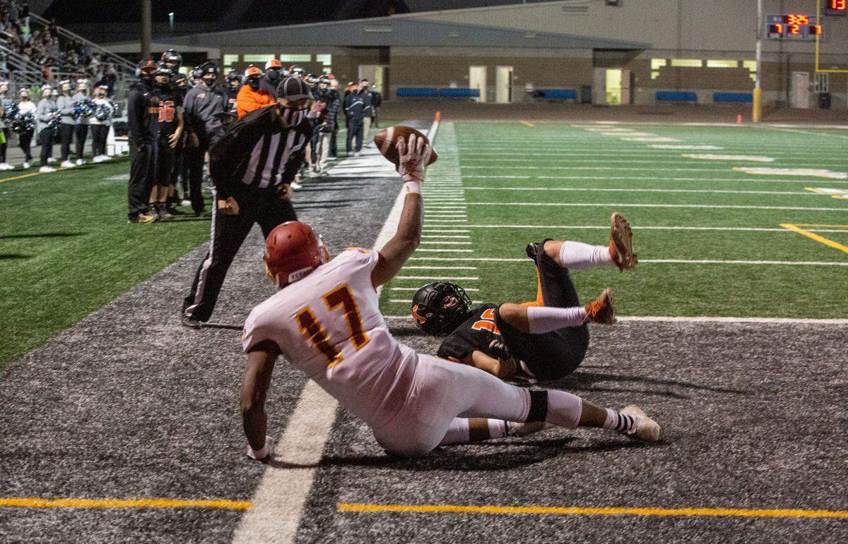 Kamiakin wide receiver Messiah Jones (17) catches an 11-yard pass from Henry Mercado in the second quarter to give the Braves a 14-7 against the Kennewick Lions. Kamiakin defeated Kennewick 20-19 on Tuesday night at Lampson Stadium.