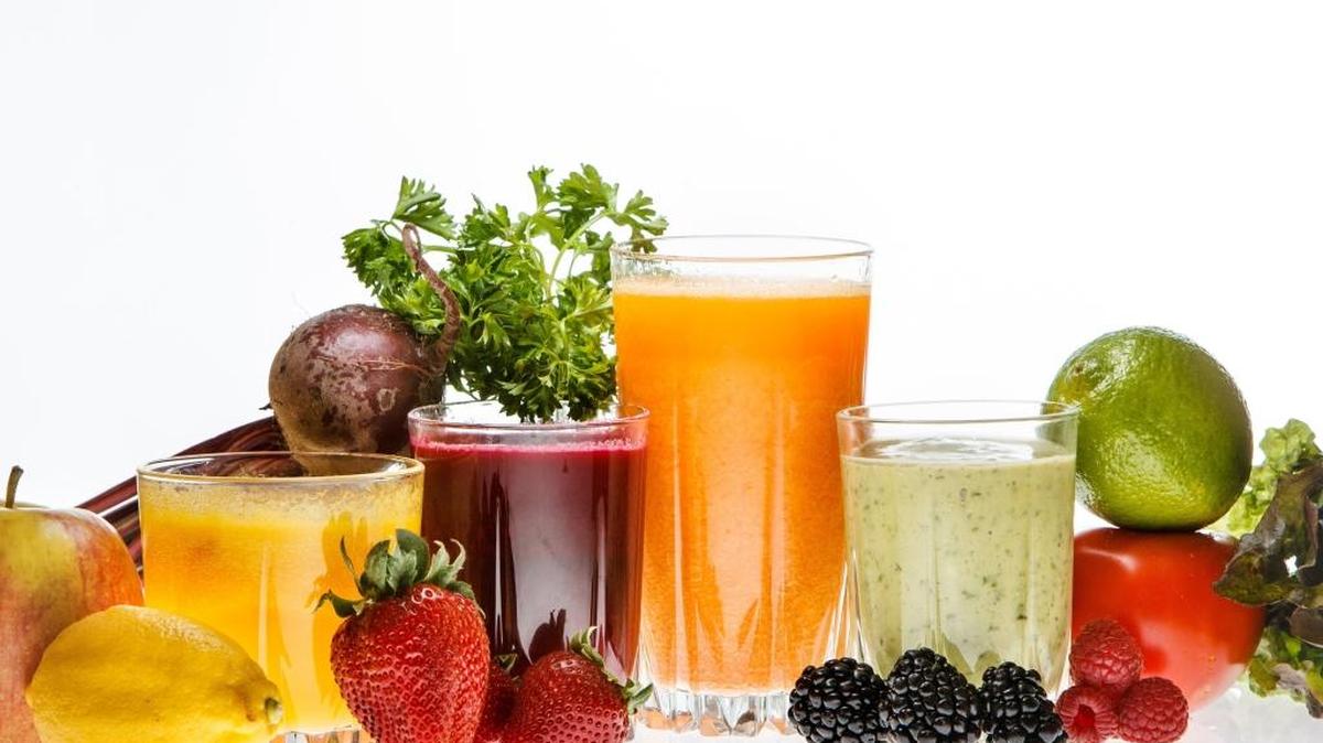 Most juices have had all the pulp removed, so the sugar is more concentrated and the juice contains little if any fiber. Smoothies maintain fiber, even though it has been pulverized, and fiber helps slow down the absorption of fructose, the main sugar in fruit.