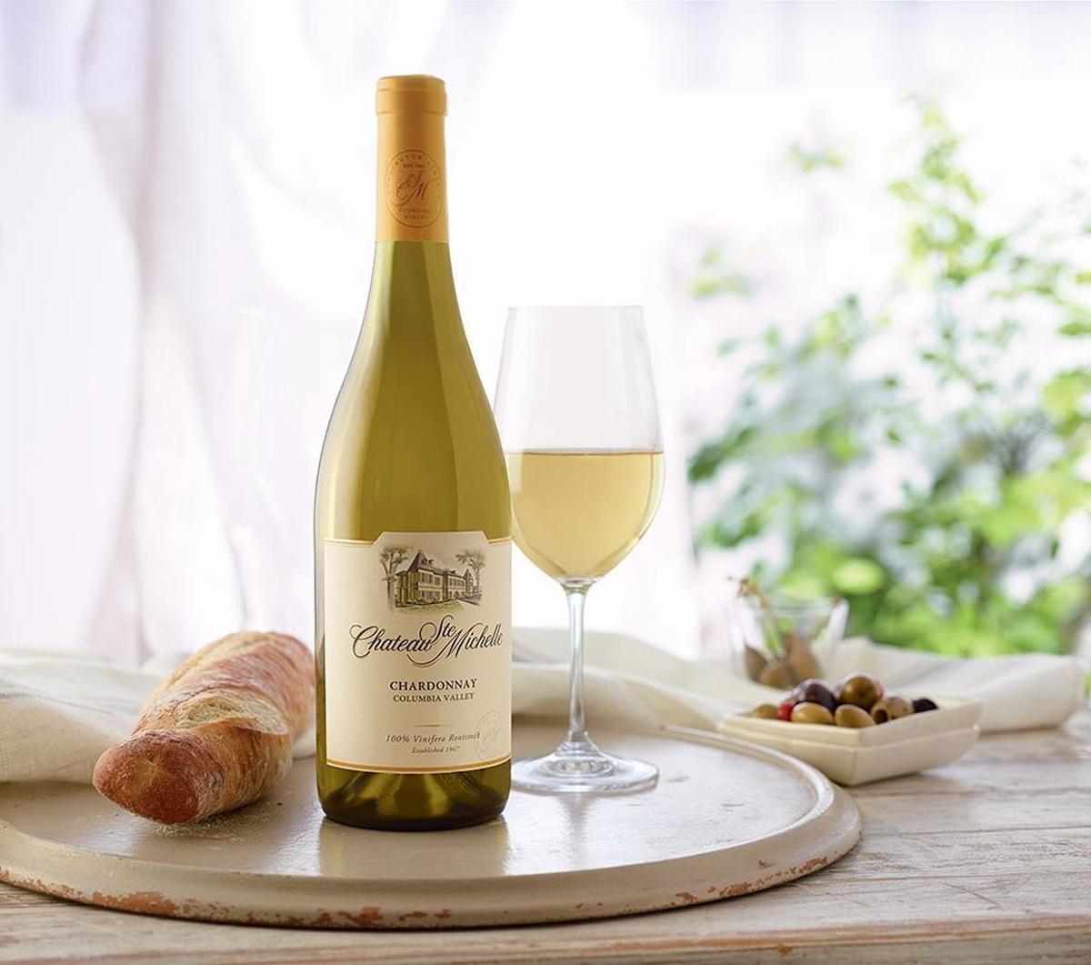 Chateau Ste. Michelle’s 2015 Chardonnay has buttery and toasty aromas that include lemon curd, pear, pineapple and almond.