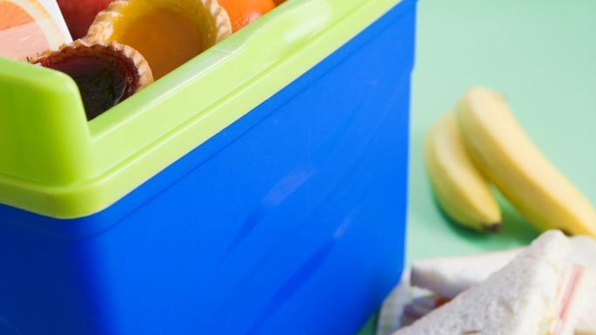 Keep your cooler full to help it stay cold during long trips. If perishable food is going to be out for more than an hour, it needs to be stored in a cooler.